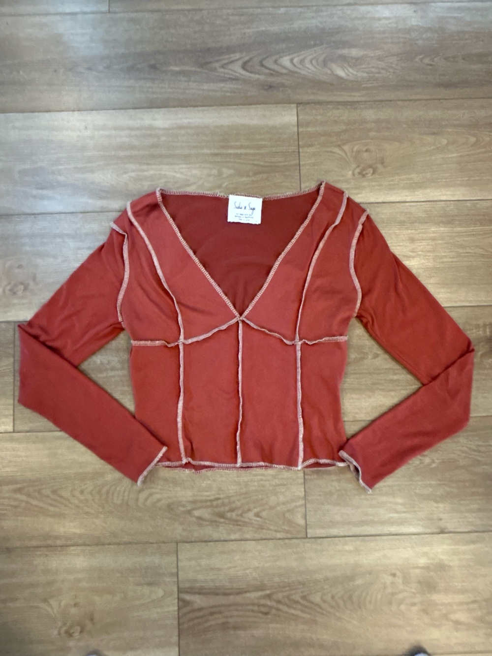 Sadie & Sage Rust Exposed Seam Deep V-Neck Cropped Long Sleeve Top size Large